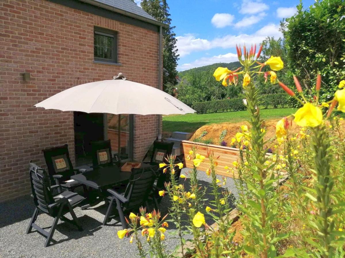 Maison Et Velos A Godinne Dans La Vallee De La Meuse Exteriör bild