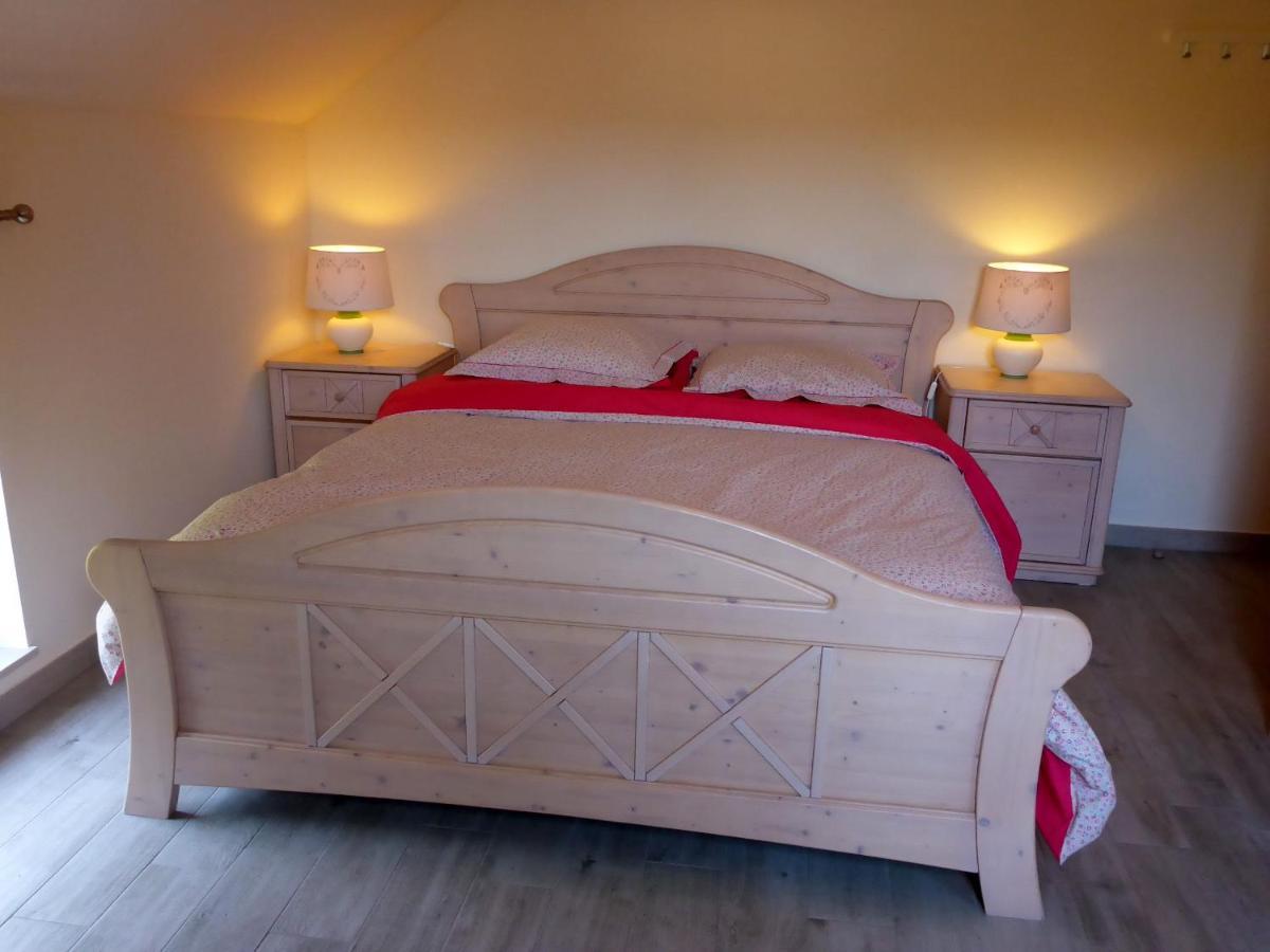 Maison Et Velos A Godinne Dans La Vallee De La Meuse Exteriör bild