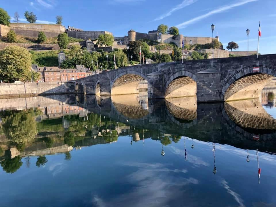 Maison Et Velos A Godinne Dans La Vallee De La Meuse Exteriör bild