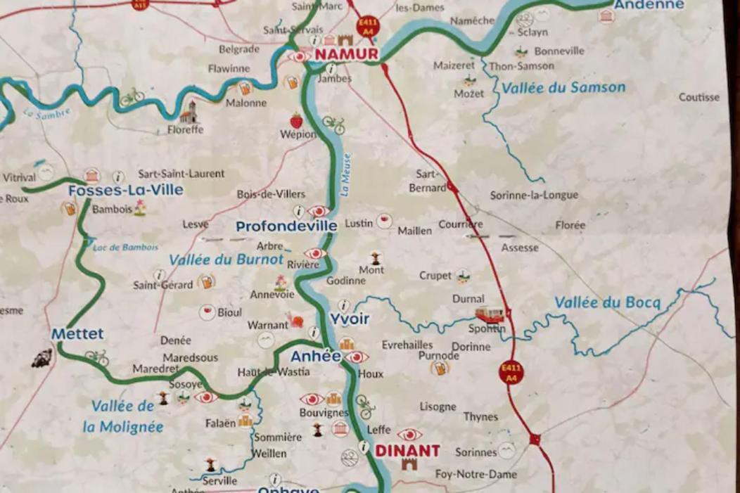 Maison Et Velos A Godinne Dans La Vallee De La Meuse Exteriör bild