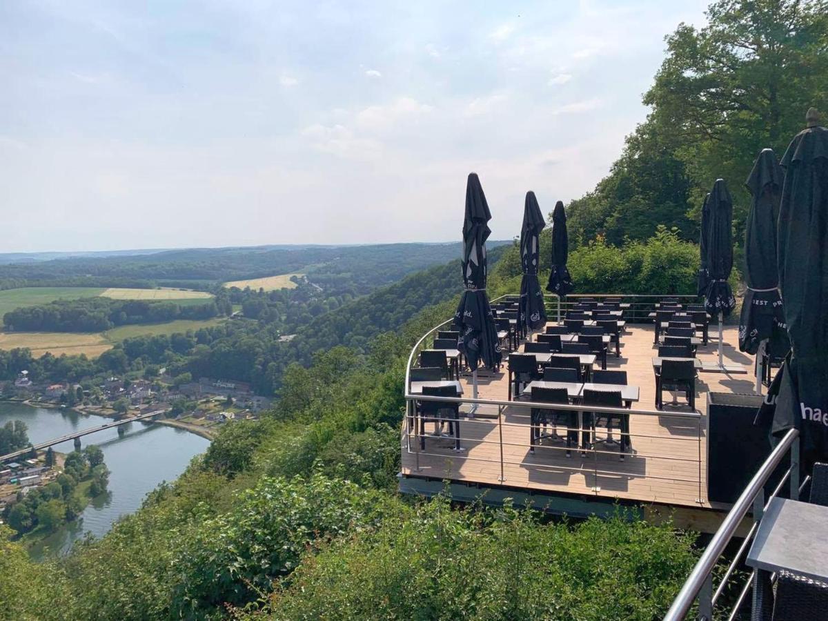 Maison Et Velos A Godinne Dans La Vallee De La Meuse Exteriör bild