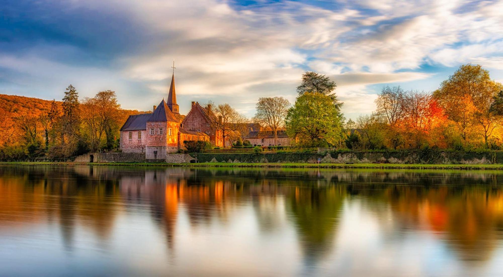 Maison Et Velos A Godinne Dans La Vallee De La Meuse Exteriör bild